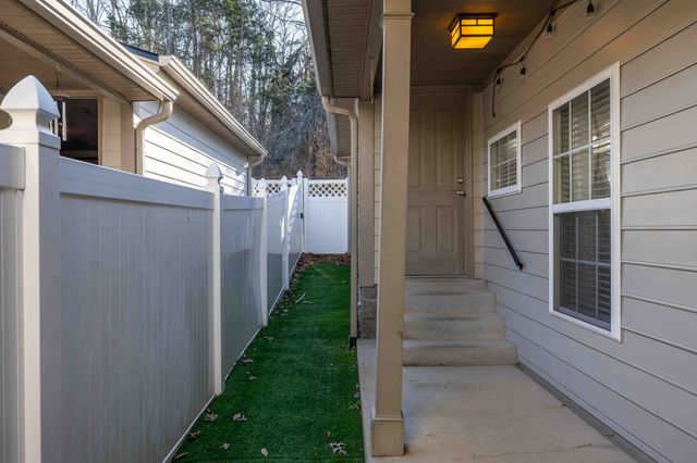 7053 Sunnywood Dr, Nashville, TN 37211