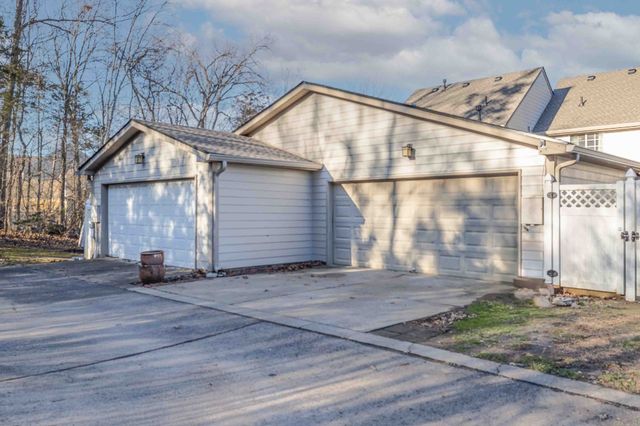 7053 Sunnywood Dr, Nashville, TN 37211