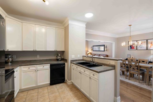 7053 Sunnywood Dr, Nashville, TN 37211