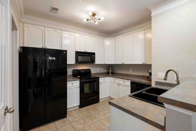 7053 Sunnywood Dr, Nashville, TN 37211