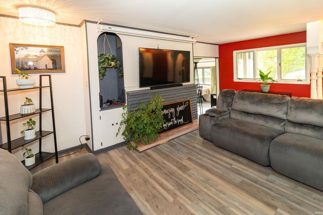 1827 N Saint Joseph Avenue, Evansville, IN 47720