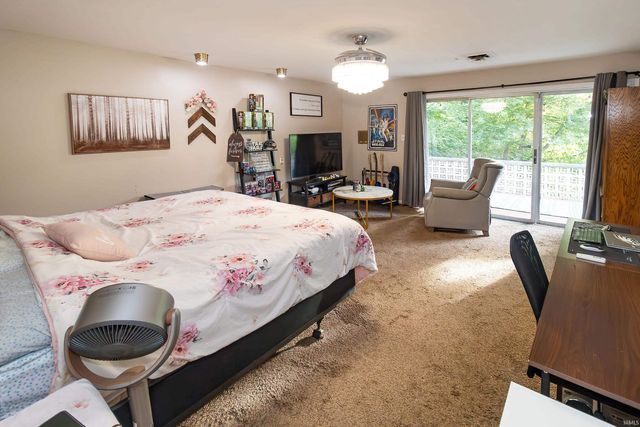 1827 N Saint Joseph Avenue, Evansville, IN 47720