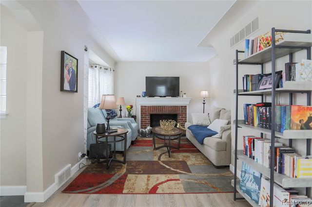 24268 Brittany Avenue, Eastpointe, MI 48021