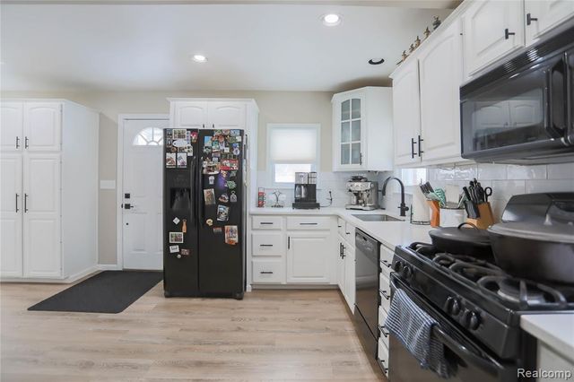 24268 Brittany Avenue, Eastpointe, MI 48021