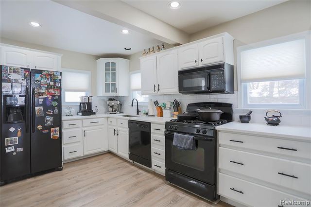 24268 Brittany Avenue, Eastpointe, MI 48021