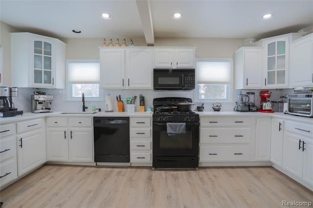 24268 Brittany Avenue, Eastpointe, MI 48021