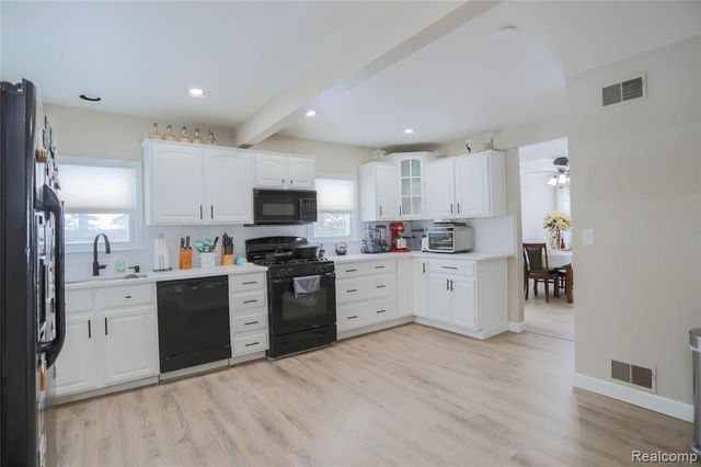 24268 Brittany Avenue, Eastpointe, MI 48021