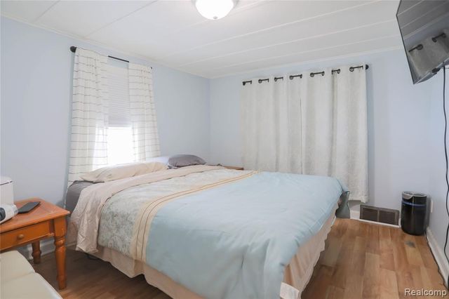 24268 Brittany Avenue, Eastpointe, MI 48021