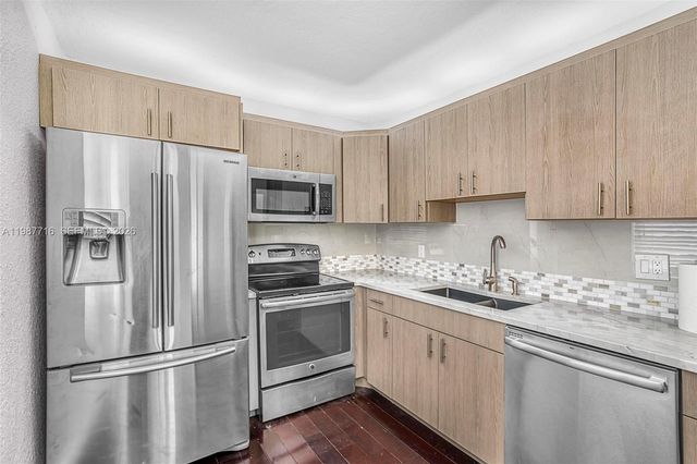 9450 Live Oak Pl 102, Davie, FL 33324