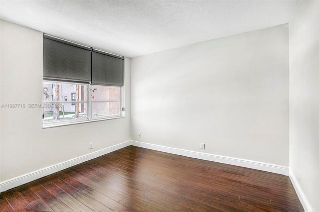 9450 Live Oak Pl 102, Davie, FL 33324