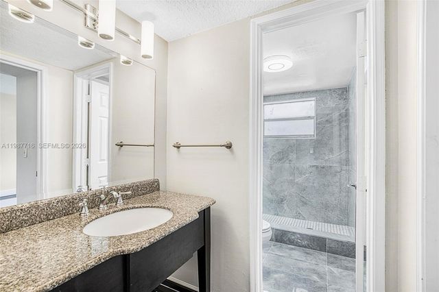 9450 Live Oak Pl 102, Davie, FL 33324