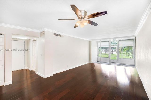 9450 Live Oak Pl 102, Davie, FL 33324