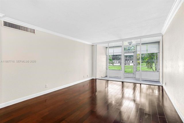 9450 Live Oak Pl 102, Davie, FL 33324