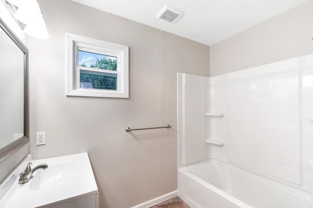 1301 E 11th Ave., Winfield, KS 67156