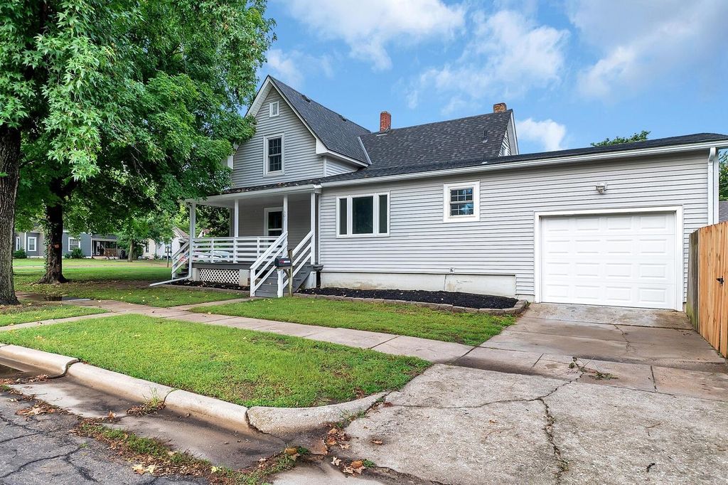 1301 E 11th Ave., Winfield, KS 67156