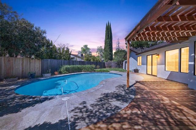 1640 Academy Ct, Stockton, CA 95207