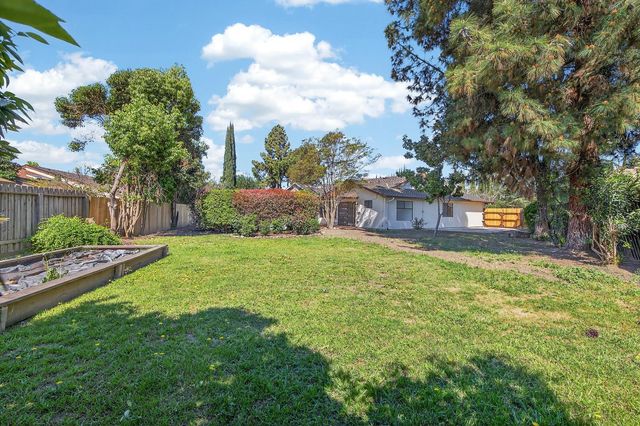 1640 Academy Ct, Stockton, CA 95207