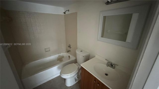 1032 Twin Lakes Dr 21-G, Coral Springs, FL 33071
