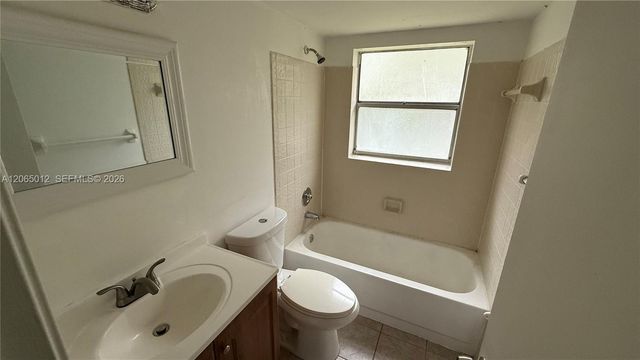 1032 Twin Lakes Dr 21-G, Coral Springs, FL 33071