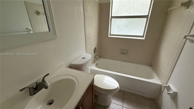 1032 Twin Lakes Dr 21-G, Coral Springs, FL 33071