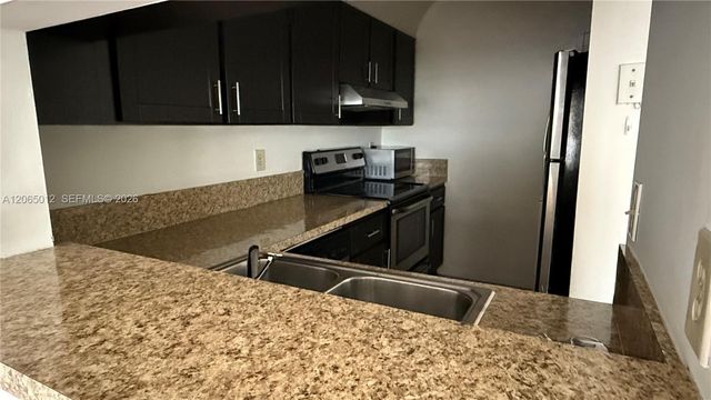 1032 Twin Lakes Dr 21-G, Coral Springs, FL 33071