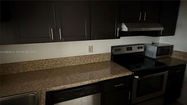 1032 Twin Lakes Dr 21-G, Coral Springs, FL 33071