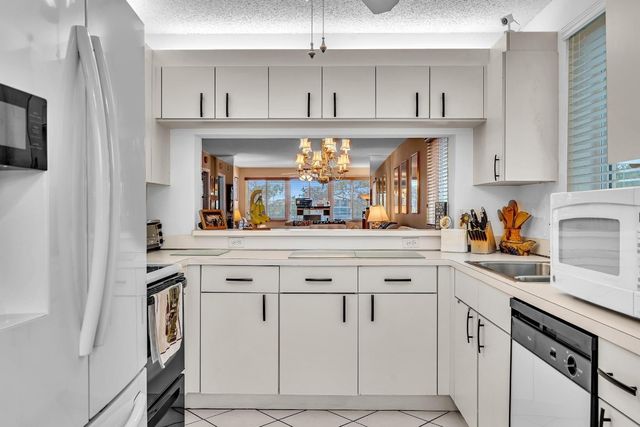 7438 N Devon Drive 212, Fort Lauderdale, FL 33321