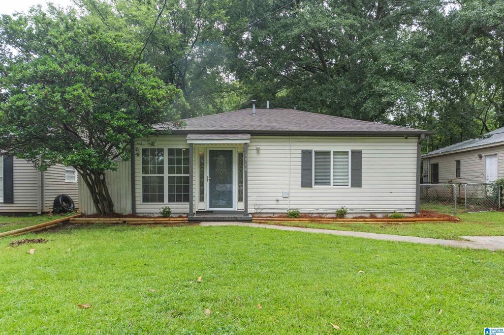 1544 26TH AVENUE N, Hueytown, AL 35023