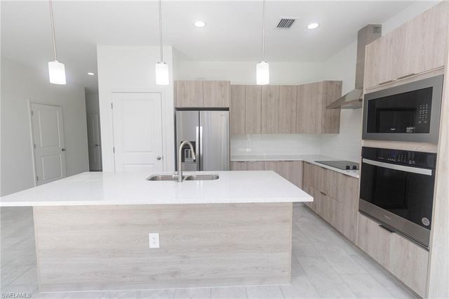 1032 Hilton CT, Labelle, FL 33935