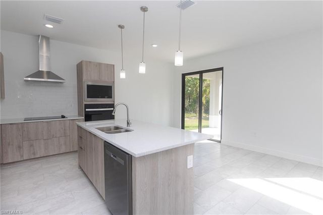 1032 Hilton CT, Labelle, FL 33935