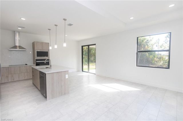 1032 Hilton CT, Labelle, FL 33935