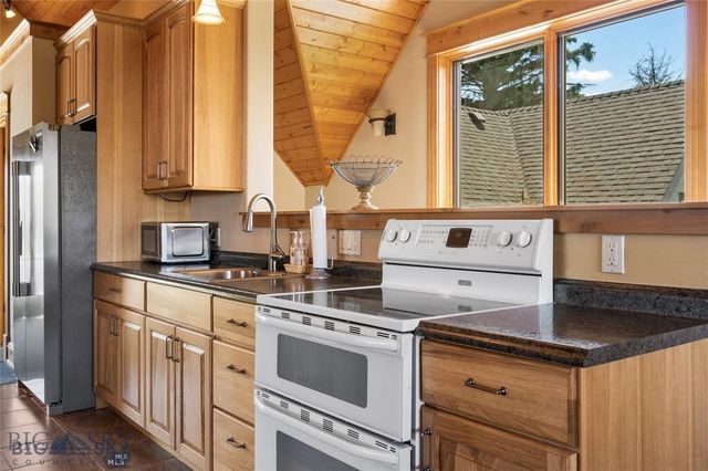 8555 Camp Creek Road, Manhattan, MT 59741