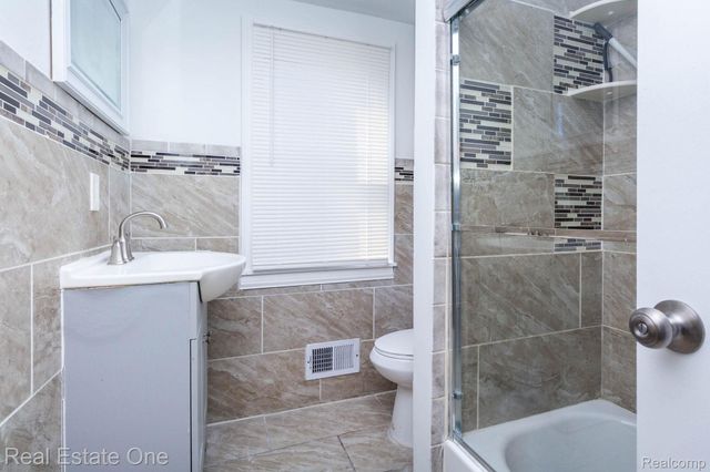 18666 Carrie Street, Detroit, MI 48234