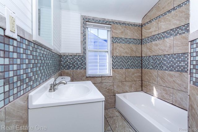 18666 Carrie Street, Detroit, MI 48234