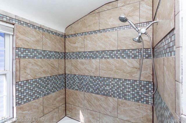 18666 Carrie Street, Detroit, MI 48234