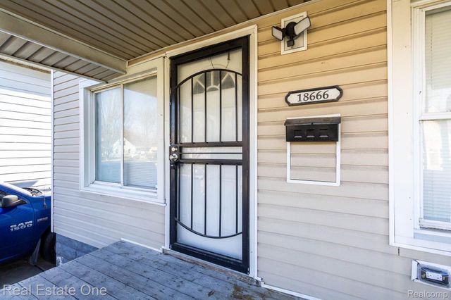 18666 Carrie Street, Detroit, MI 48234