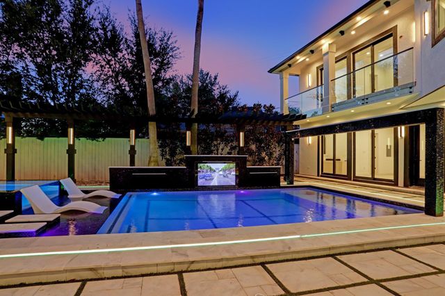 5158 Huckleberry Circle, Houston, TX 77056