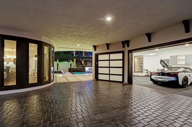 5158 Huckleberry Circle, Houston, TX 77056