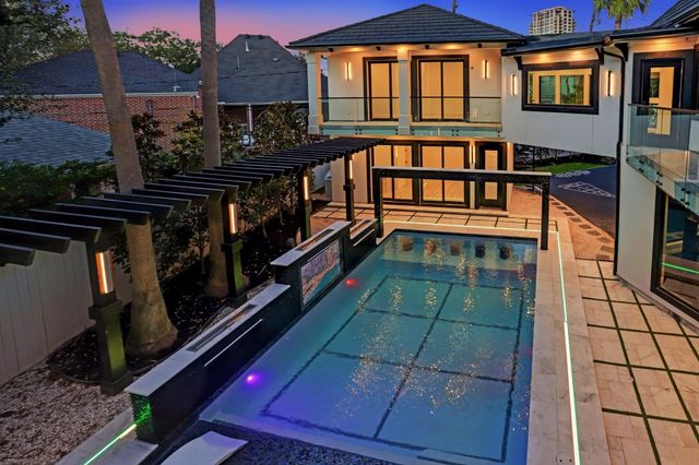 5158 Huckleberry Circle, Houston, TX 77056