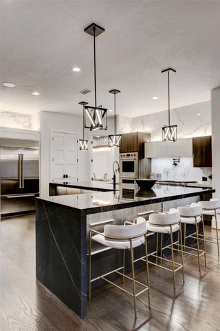 5158 Huckleberry Circle, Houston, TX 77056