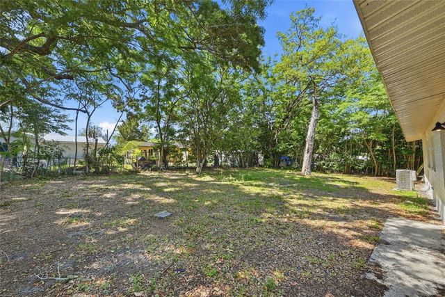 2115 WOODLAND BOULEVARD, Leesburg, FL 34748