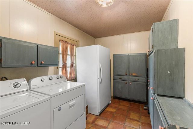 2 Steward Lane, Manalapan, NJ 07726