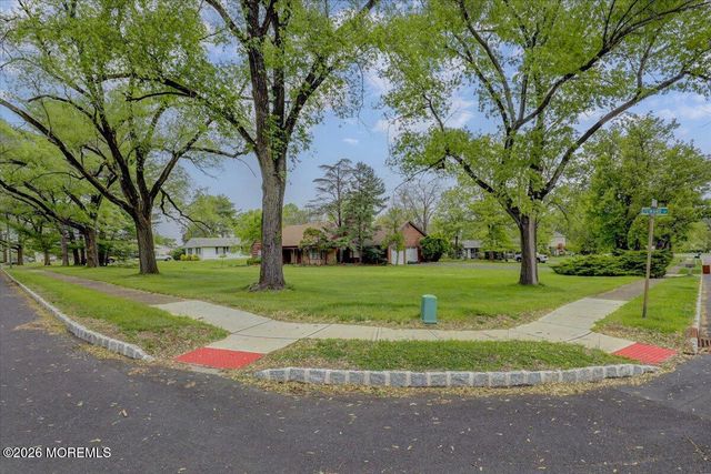 2 Steward Lane, Manalapan, NJ 07726