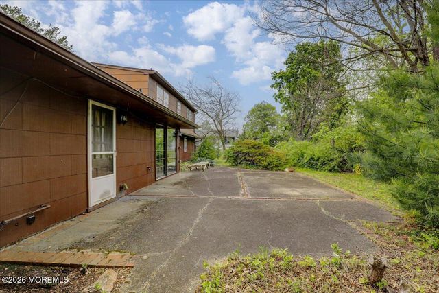 2 Steward Lane, Manalapan, NJ 07726