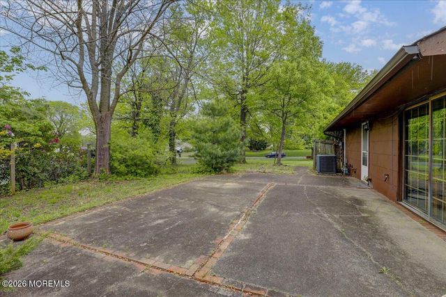 2 Steward Lane, Manalapan, NJ 07726
