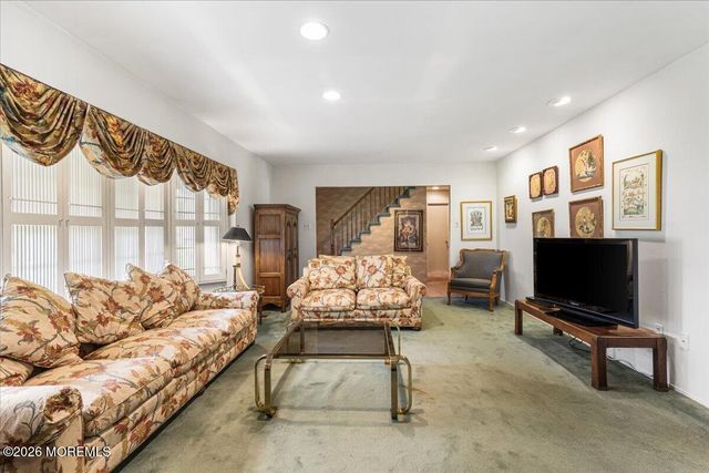 2 Steward Lane, Manalapan, NJ 07726