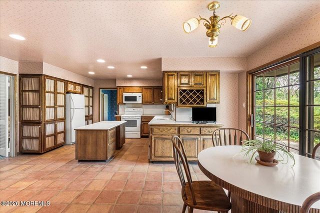 2 Steward Lane, Manalapan, NJ 07726