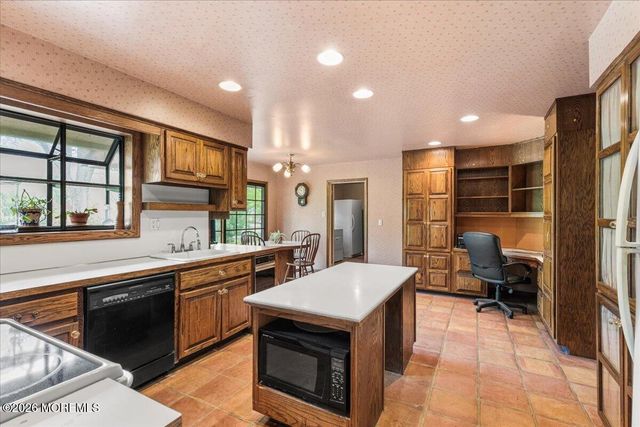 2 Steward Lane, Manalapan, NJ 07726