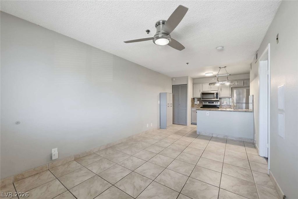 1361 East University Avenue 312, Las Vegas, NV 89119 — photo 5