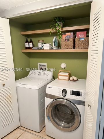 221 NE 35th St, Oakland Park, FL 33334